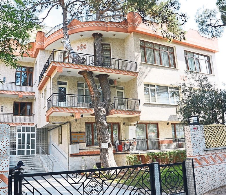 manisadaki-bu-evin-baska-ornegi-yok-bakan-donup-bir-kez-daha-bakiyor-1781299837753.jpeg