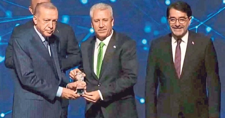 Rektör Prof. Dr. Budak’a Başkan Erdoğan’dan ödül