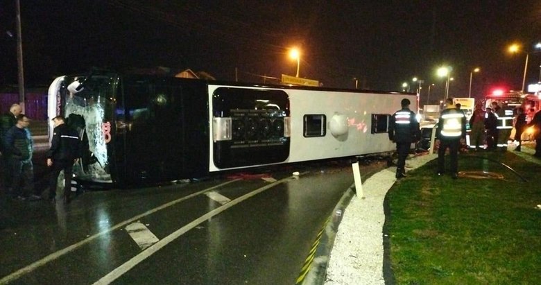 Balıkesir’de yolcu otobüsü devrildi: 1 ölü, 20 yaralı