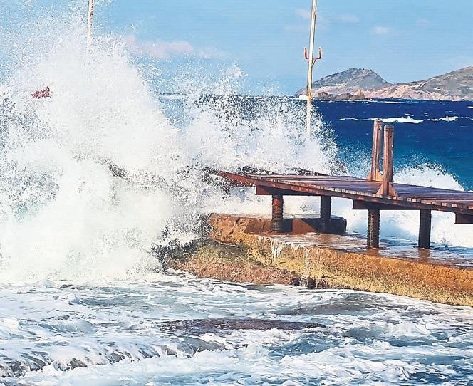 Ege’yi fırtına vurdu