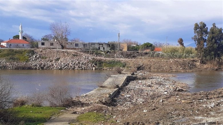Aydın’daki tarihi taş köprü tekrar tehdit altında!
