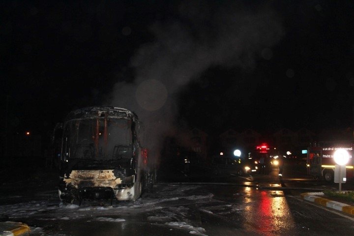 Balıkesir’de 35 yolculu otobüs alev alev yandı