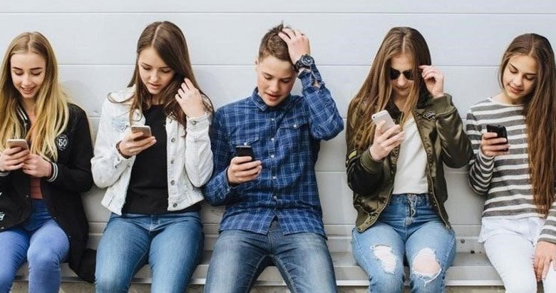 Z kuşağı sosyal medya nedeniyle mutsuz!