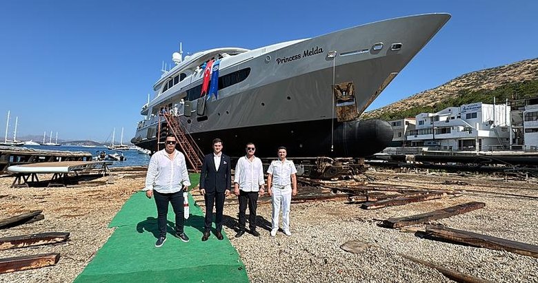 Milyon dolarlık lüks yat suya indi