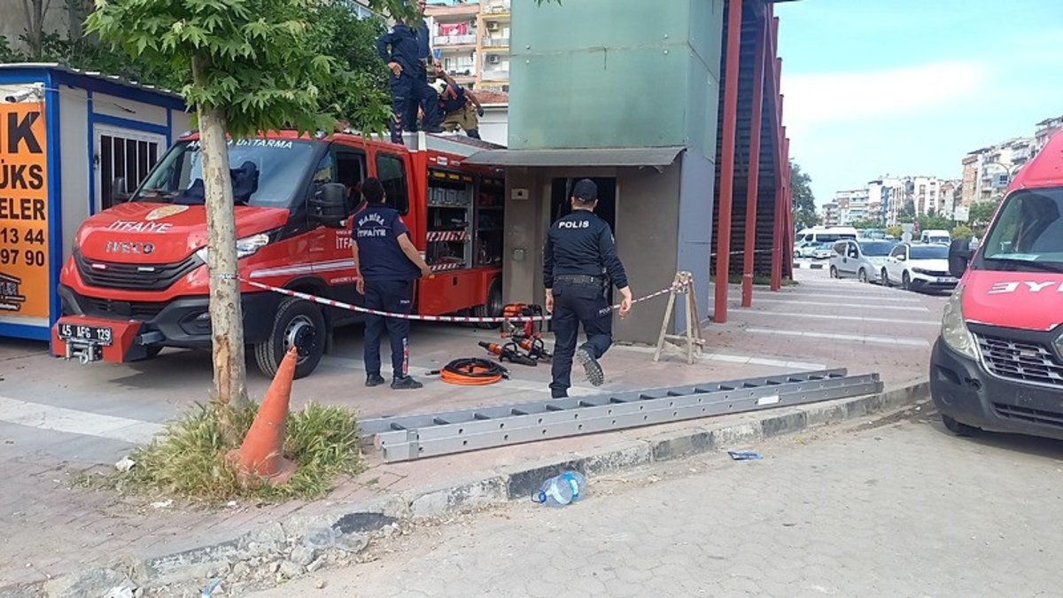 Manisa'da asansör faciası! Demirlerle kabin arasından sıkıştı