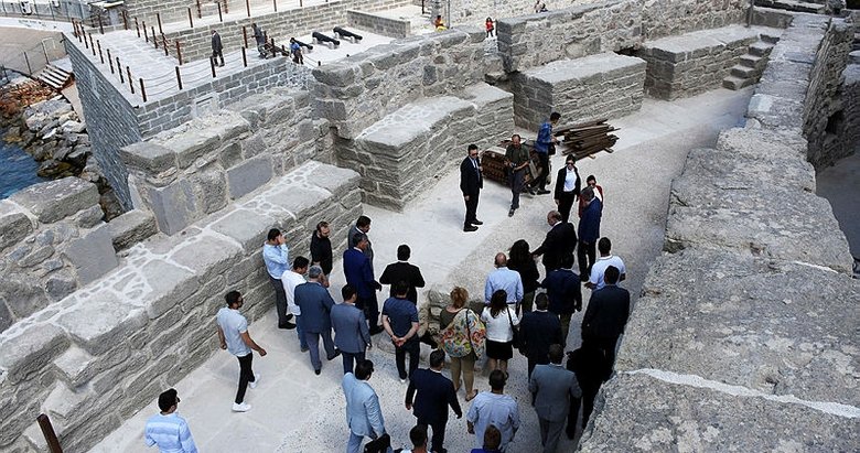 restorasyondaki bodrum kalesi nin 1