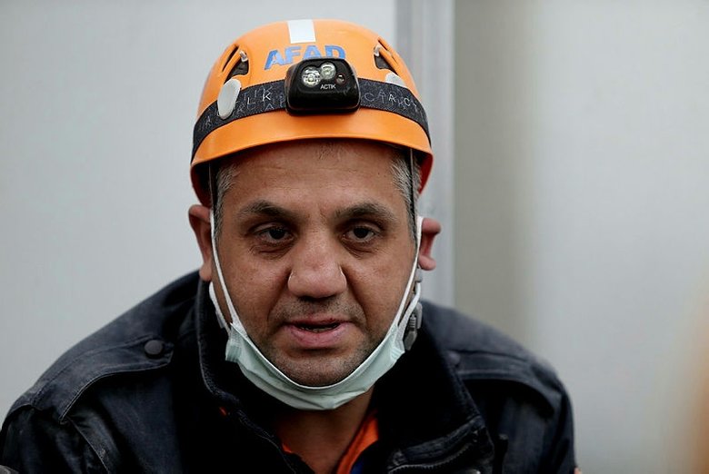 Enkazdan kurtulan Ayda’yı öpen kahraman konuştu: Melek gibiydi