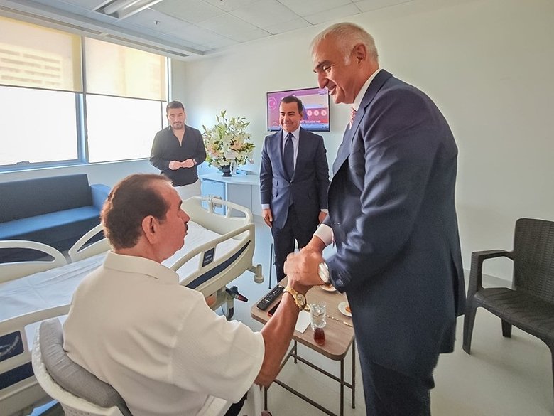 bakan-ersoydan-ibrahim-tatlisese-hastane-ziyareti-1781605950459.jpeg