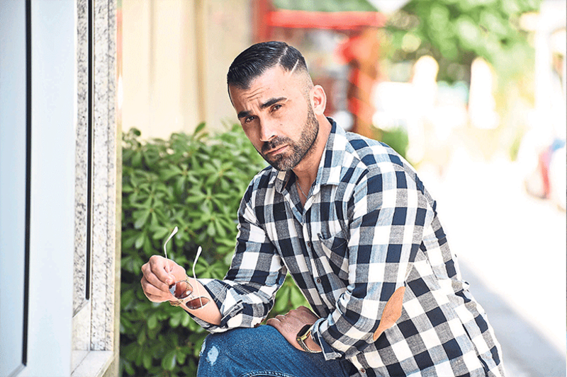 sozleri kulagima muzik fisildiyor