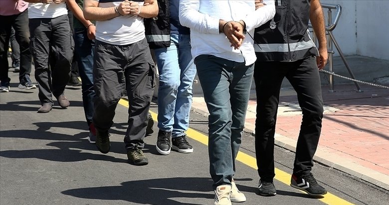 İzmir’de uyuşturucu operasyonlarında yakalanan 3 şüpheli tutuklandı