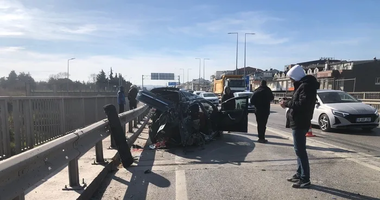 Balıkesir’de feci kaza! Otomobil su tankerine daldı