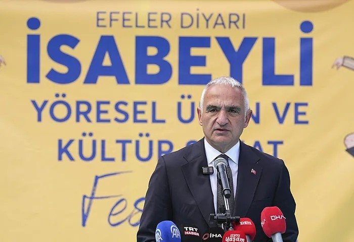 kurban-bayrami-tatili-9-gun-olur-mu-bakan-ersoy-yanitladi-1777795552987.jpeg