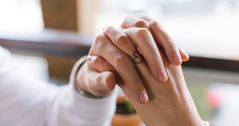 Aşkı biten dövme sildiriyor