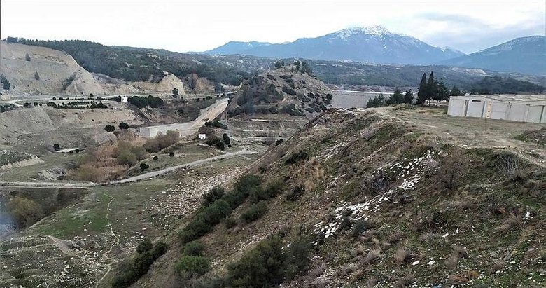 Alkol sefası az daha faciayla bitiyordu! Alkollü genç eve giderken kendini çukurda buldu