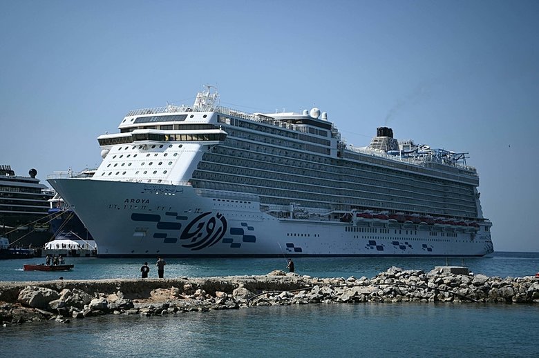 Kuşadası’na 3 kruvaziyerle 4 bin 170 turist geldi