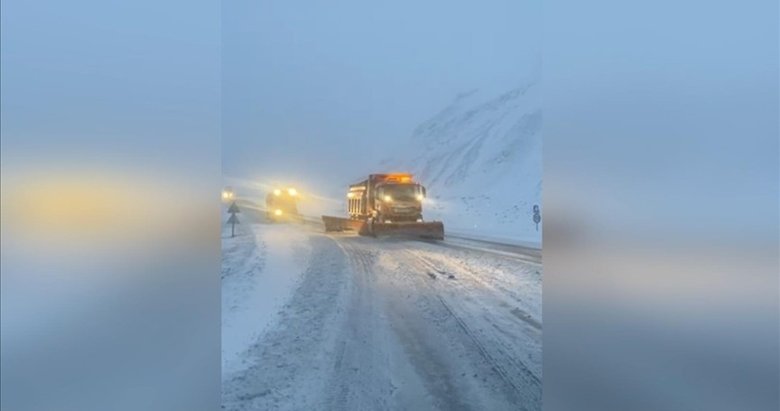 Kar yağışıyla birlikte KGM ekipleri de görev başına geçti