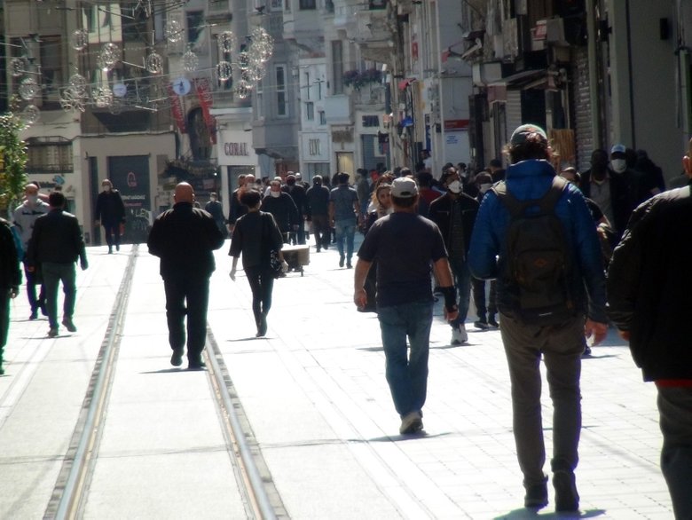 Kısıtlamalar ne zaman bitecek? Bilim Kurulu üyesinden dikkat çeken açıklama