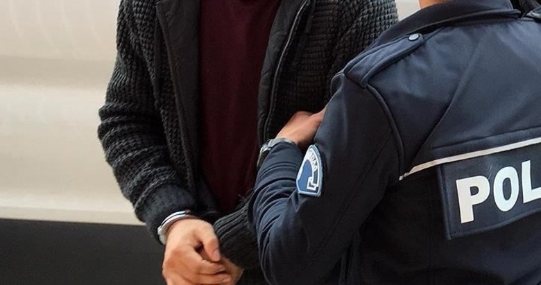 Afyonkarahisar’da 12 yıl hapis cezası olan hırsız, yakalandı