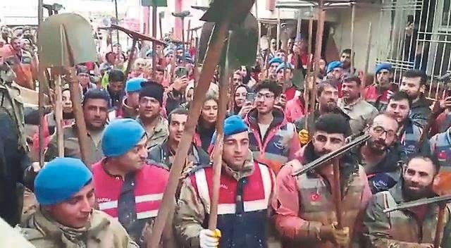 Mehmetçik ‘çamur’ mesaisinde