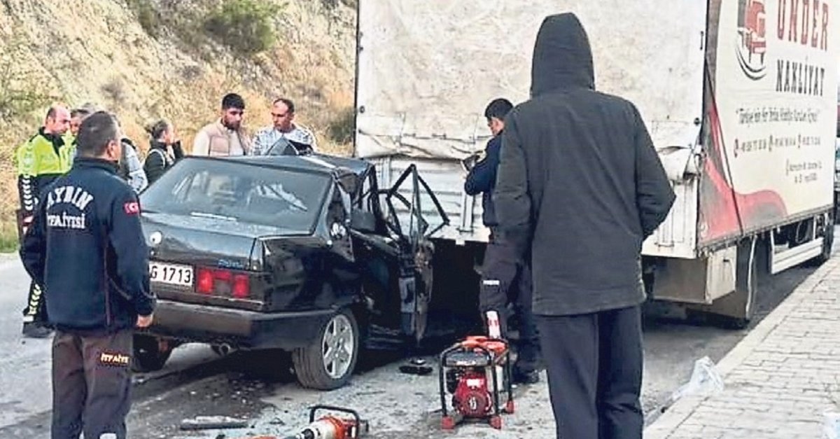 Aydın'da otomobil kamyonete ok gibi saplandı: 1 ölü