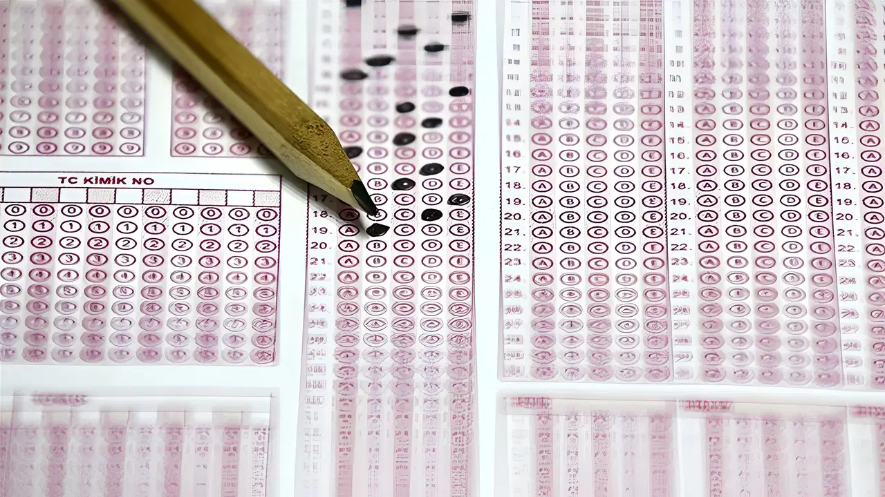 Hatalı soru davasını aday kazandı