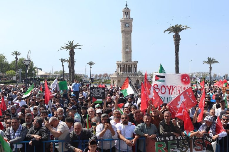 İzmir’de binlerce vatandaş Gazze’ye destek için yürüdü