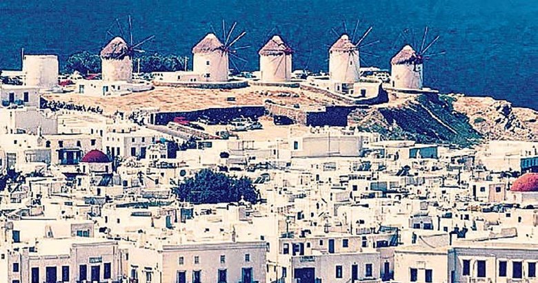 Mikonos’ta darp skandalı