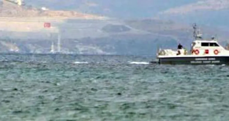 Ege’de kaçak taşıyan tekneye ateş açıldı!