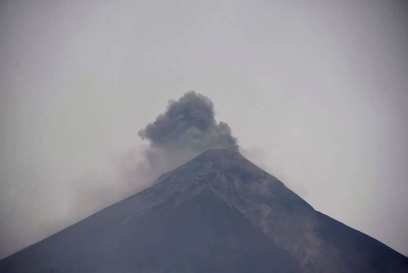Orta Amerika ülkesi Guatemala’da patlayan Fuego Yanardağı’ndan dünyayı şoke eden görüntüler