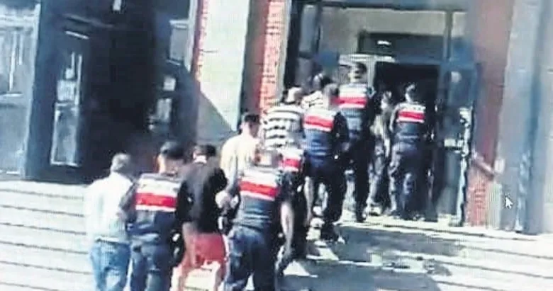 Göçmen kaçakçılarına jandarma darbesi