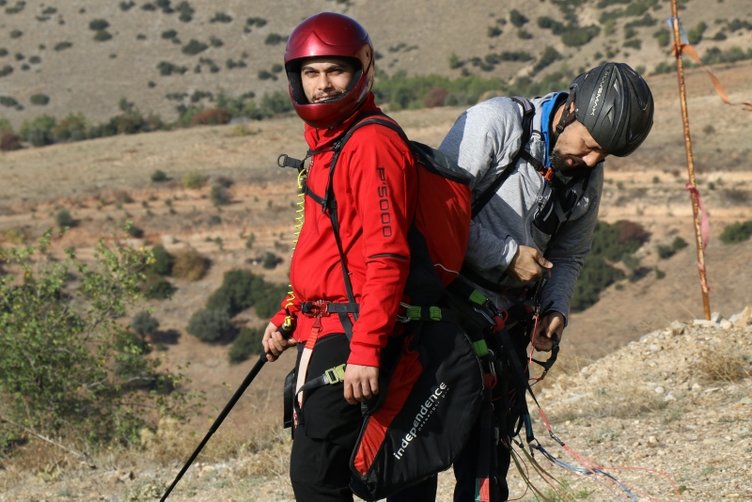 Çinli turistler Pamukkale’de yamaç paraşütü yapmadan ülkelerine dönmüyor