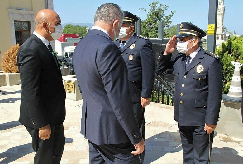 İzmir’de devir-teslim! İzmir İl Emniyet Müdürü Mehmet Şahne görevine başladı