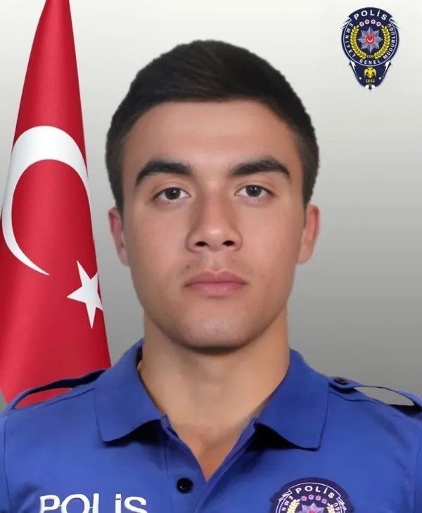 polis-emre-albayrakin-sehit-oldugu-saldirida-yeni-gelisme-kapiyi-aralayip-11-el-polise-ates-etmis-1765360449655.jpeg