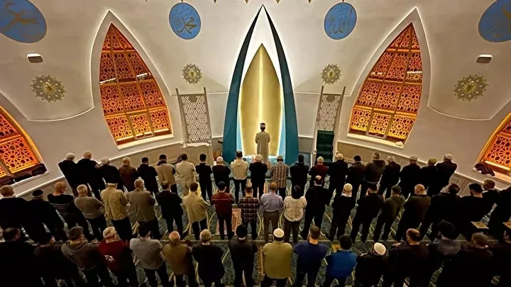 cuma-namazi-saat-kacta-bu-hafta-cuma-namazi-saat-kacta-kilinacak-cuma-namazi-nasil-kilinir-1787896654840.jpeg