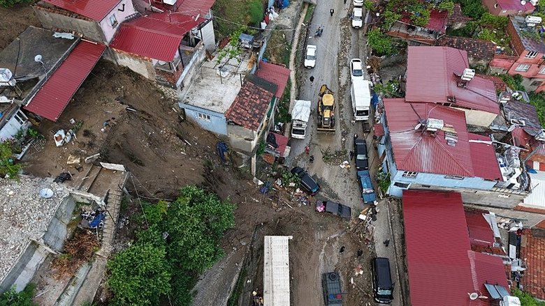 Hatay’da kabus! Sağanak nedeniyle tek katlı ev çöktü: Ölü ve yaralılar var