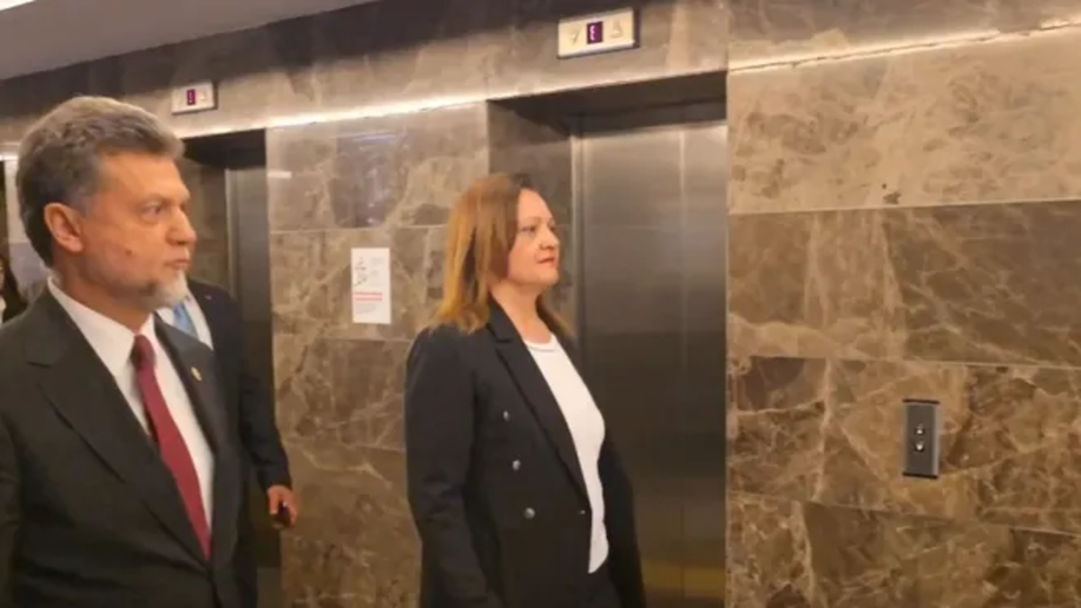 Burcu Köksal AK Parti Genel Merkezine geldi