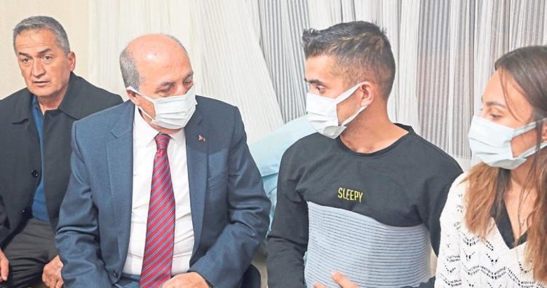 Ayaydın yaralı asker Duran’ı ziyaret etti