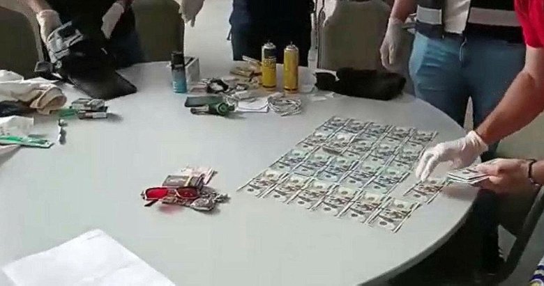 Sahte dolar vurguncuları İzmir’de kaldıkları otelde yakalandı