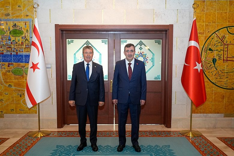 Cumhurbaşkanı Yardımcısı Cevdet Yılmaz, KKTC Başbakanı Ünal Üstel ile görüştü