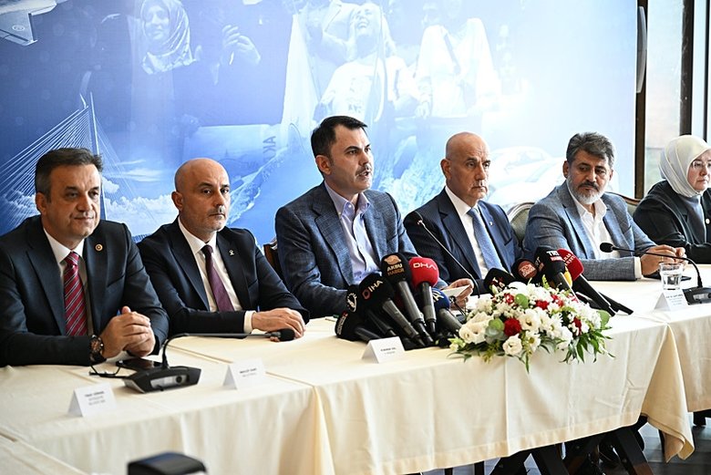 Bakan Kurum deprem bölgesine müjde verdi: Gençlere ve en az 3 çocuklu ailelere avantaj sunulacak
