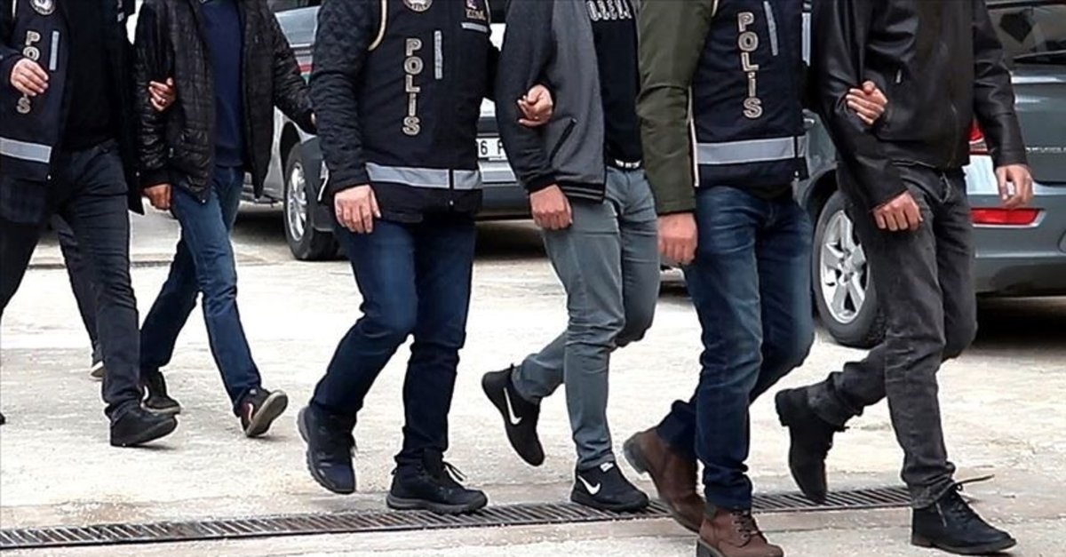 İzmir'de DEAŞ operasyonu: 9 gözaltı