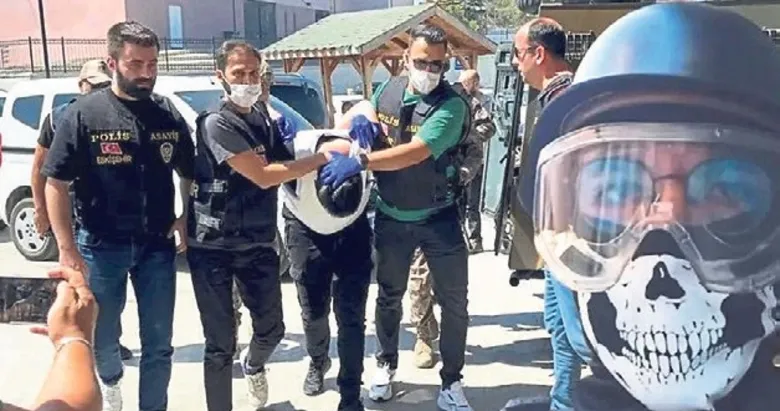 Maske takıp 5 kişiyi bıçaklayan saldırgan cezaevinde intihar etti