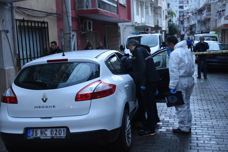 İzmir’de otomobilinde intihar etti