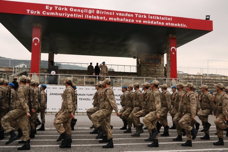 İzmir’de Jandarma komandoların nefes kesen eğitimi