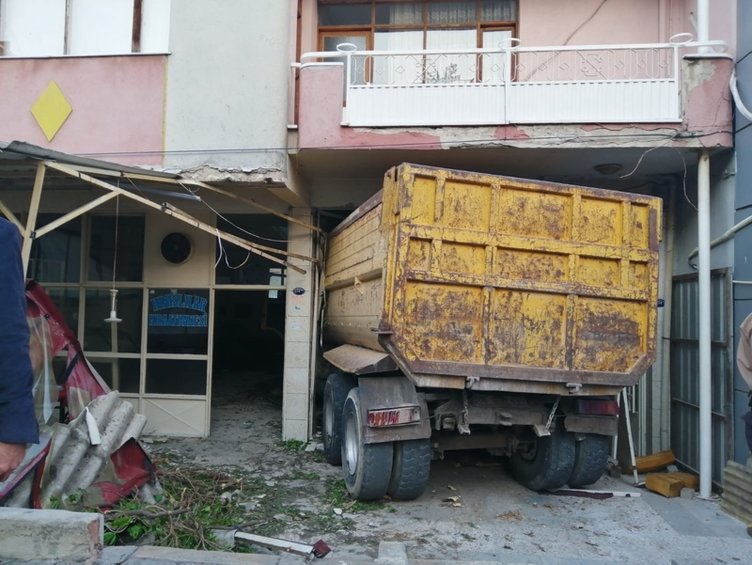 İzmir’de kahvehaneye dalmıştı! O kamyonun şoförü...