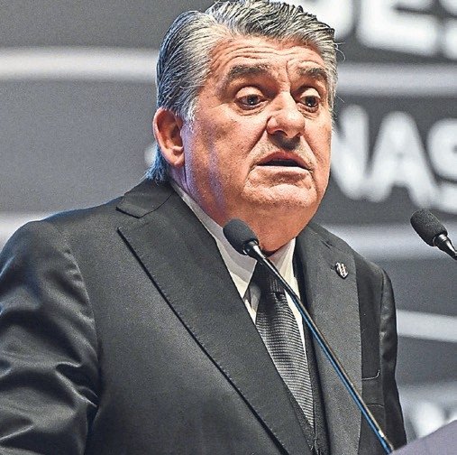 Beşiktaş’ta yaprak dökümü