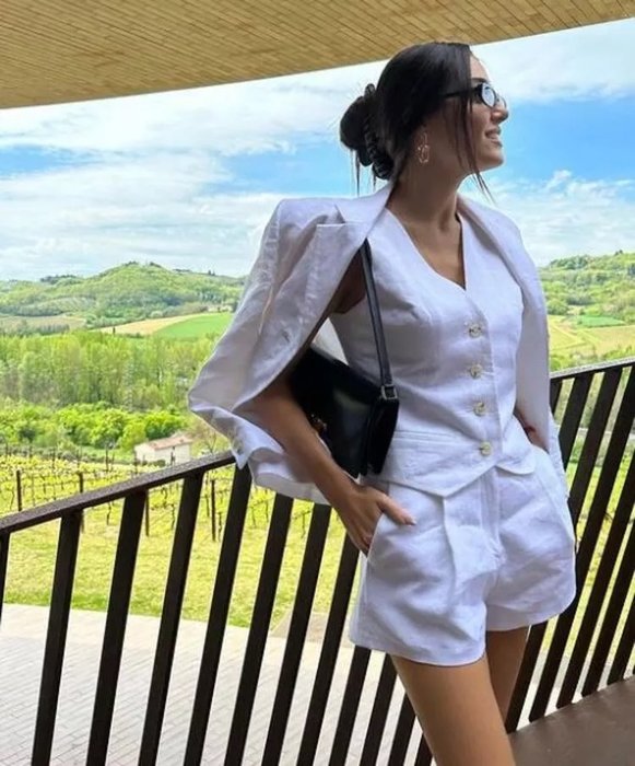 Hande Erçel’in ayakları sosyal medyada gündem oldu!