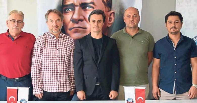 İzmir TSYD’den voleybol şöleni