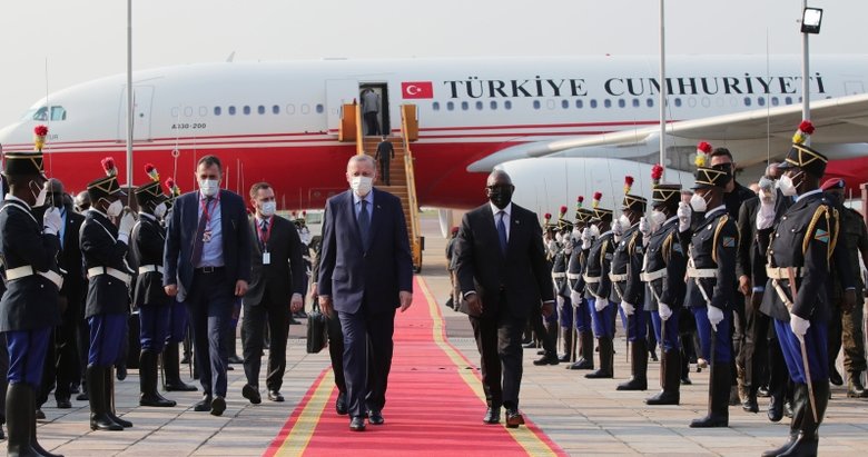 Başkan Erdoğan Kongo’da! Resmi törenle karşılandı