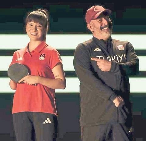 Millilerle kamera karsısına geçti